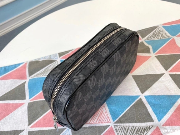 TOILETRY POUCH PM VUITTON LOUIS 0408